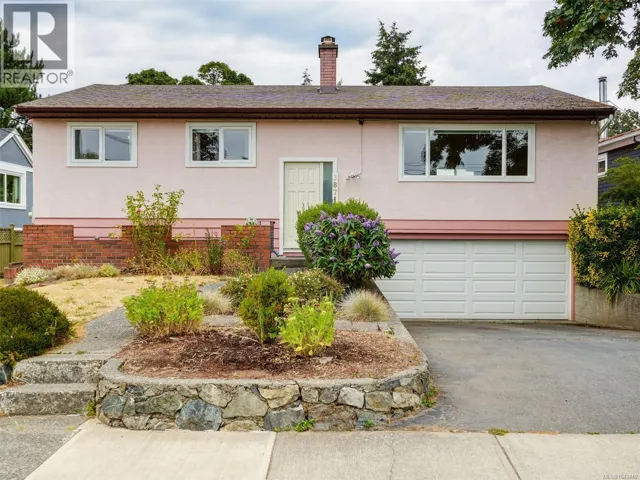 3871 Carey Rd, Saanich, British Columbia V8Z4C8