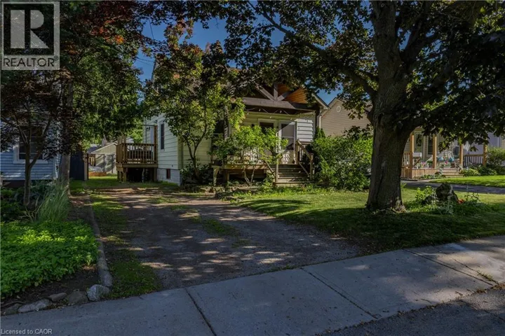 15 SPENCER Avenue, Dundas, Ontario L9H1E7