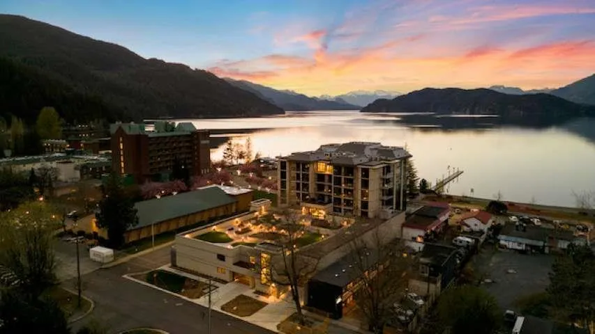 203 120 ESPLANADE AVENUE, Harrison Hot Springs, Harrison Hot Springs, British Columbia V0M1K0