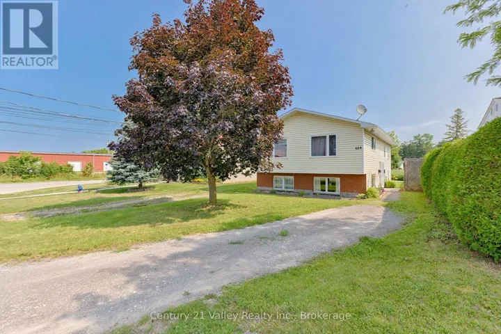 689 FOURTH STREET, Renfrew, Ontario K7V1H2