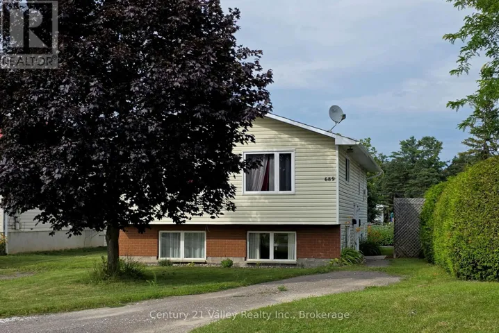 689 FOURTH STREET, Renfrew, Ontario K7V1H2