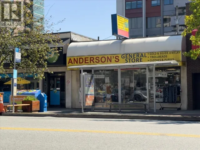 1520 LONSDALE AVENUE, North Vancouver, British Columbia V7M2J3