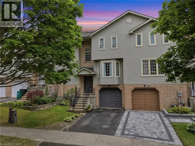 692 GRANGE Crescent, Waterloo, Ontario N2T2L8