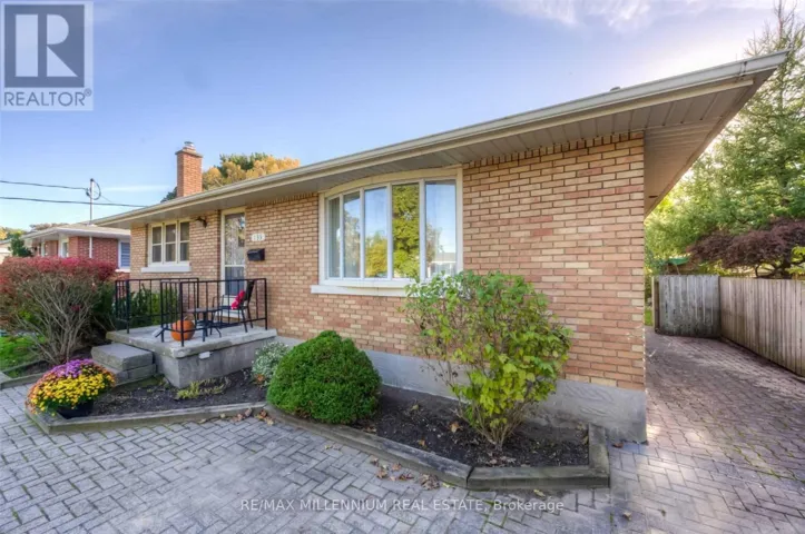 135 BYRON AVENUE, Kitchener, Ontario N2C1Z7