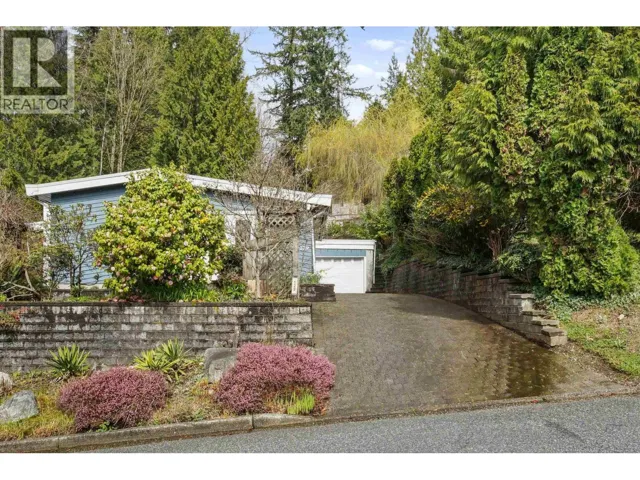 129 ROE DRIVE, Port Moody, British Columbia V3H3M9