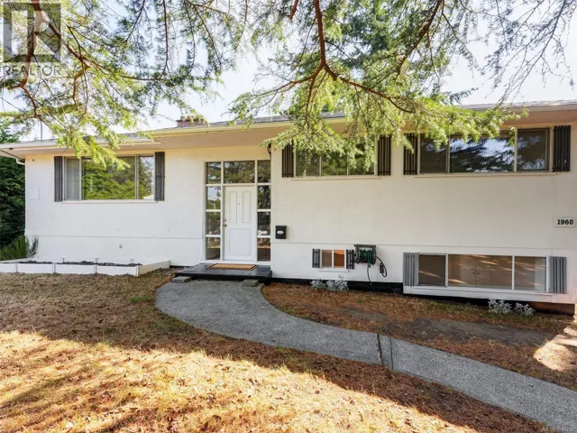 1960 Grandview Dr, Saanich, British Columbia V8N2V3