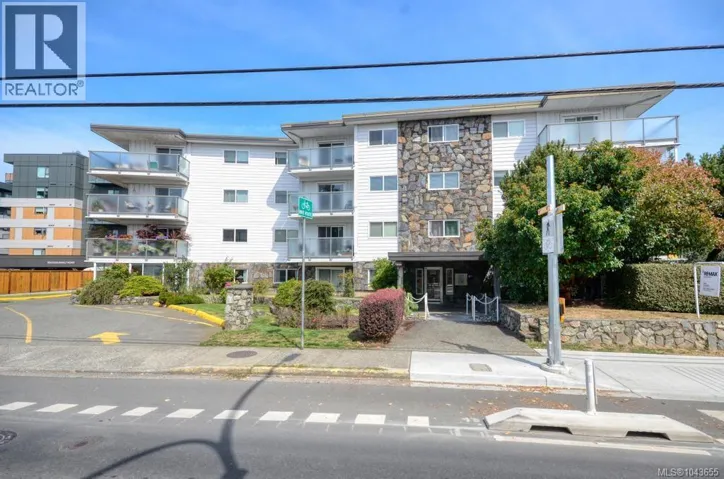 312 848 Esquimalt Rd, Esquimalt, British Columbia V9A6W9