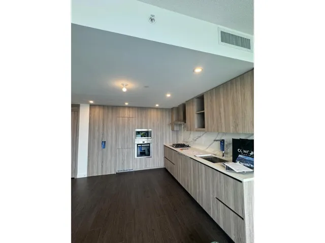 2201 13778 100TH AVENUE, Surrey, British Columbia V3T0V3