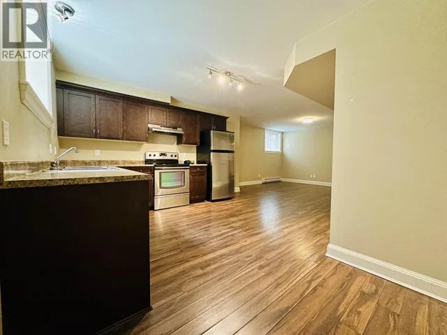 2895 EDGEMONT BOULEVARD, North Vancouver, British Columbia V7R2N3