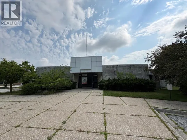3909 GRAND MARAIS ROAD East, Windsor, Ontario N8W1W9