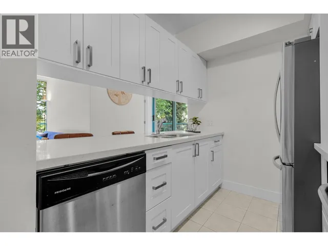 302 8871 LANSDOWNE ROAD, Richmond, British Columbia V6X3X8