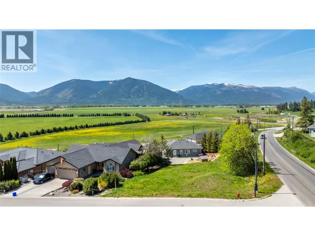 1031 SELKIRK Drive, Creston, British Columbia V0B1G3