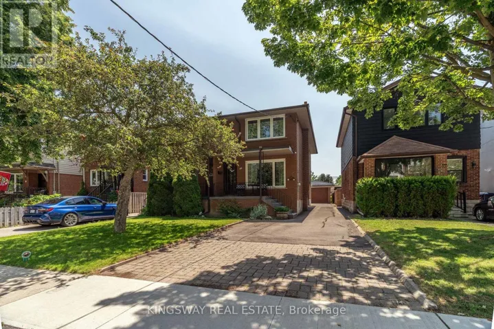 121 LAKE CRESCENT, Toronto (Mimico), Ontario M8V1W2