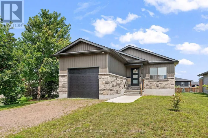 1313 BLAKELY CRESCENT, Pembroke, Ontario K8A6Z9