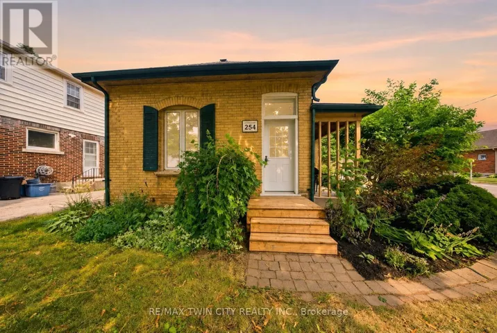 254 ERIE AVENUE, Brantford, Ontario N3S2H2