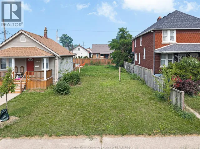 2416 HIGHLAND AVENUE, Windsor, Ontario N8X3S7
