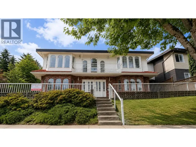 5135 MARINE DRIVE, Burnaby, British Columbia V5J3G5