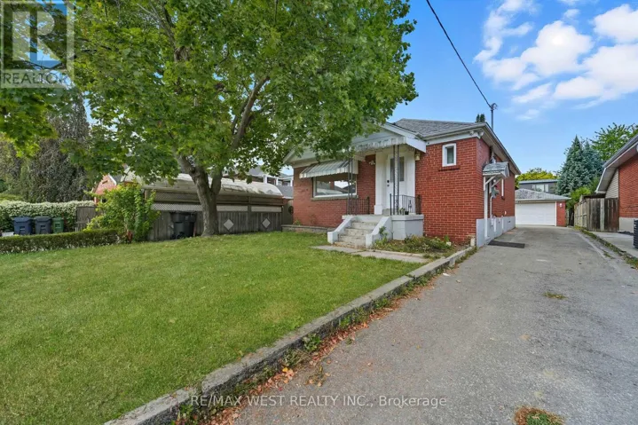 38 FELTHAM AVENUE, Toronto (Rockcliffe-Smythe), Ontario M6N2C3