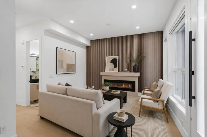 1 12873 MARINE DRIVE, Surrey, British Columbia V4A1C8