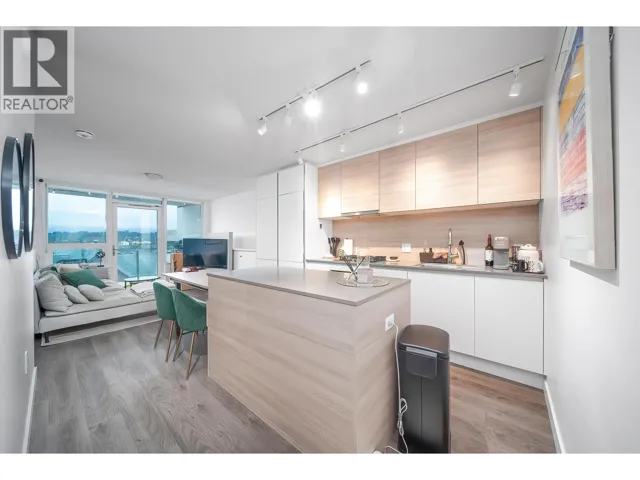 710 988 QUAYSIDE DRIVE, New Westminster, British Columbia V3M0L5