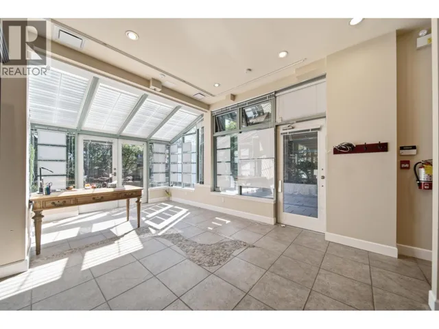 102 6388 BAY STREET, West Vancouver, British Columbia V7W2G9