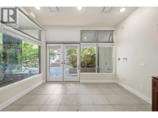 103 6388 BAY STREET, West Vancouver, British Columbia V7W2G9