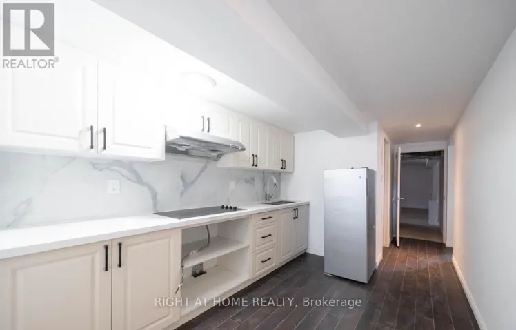 LOWER - 46 SHREWSBURY SQUARE, Toronto (Tam O'Shanter-Sullivan), Ontario M1T1L2