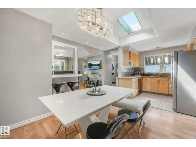 5914 91 AV NW, Edmonton, Alberta T6B0R4