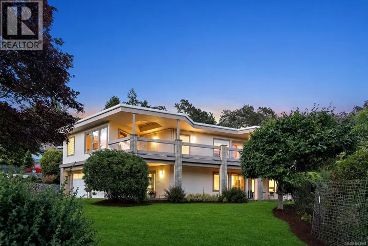 4607 Boulderwood Dr, Saanich, British Columbia V8Y2V2