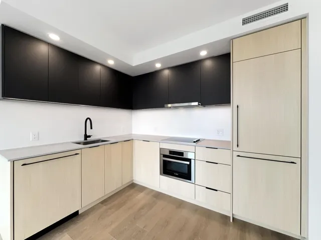 29XX 13738 CENTRAL AVENUE, Surrey, British Columbia V3T0X5