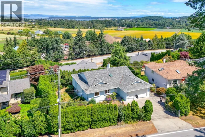 7453 Veyaness Rd, Central Saanich, British Columbia V8M1V9