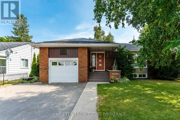 44 JEFFERY STREET, Penetanguishene, Ontario L9M1K5