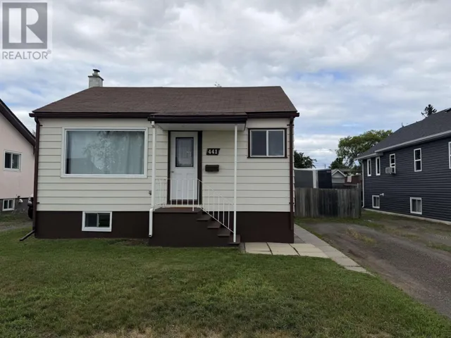 441 Christina ST E, Thunder Bay, Ontario P7E4P3