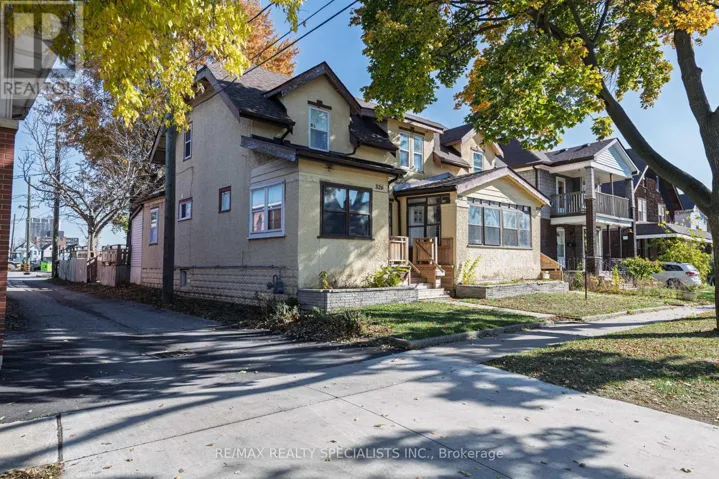 332 ELM AVENUE, Windsor, Ontario N9A5H1