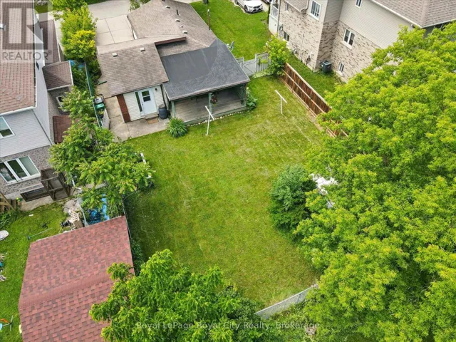 10 MACVILLE AVENUE, Kitchener, Ontario N2K1T1