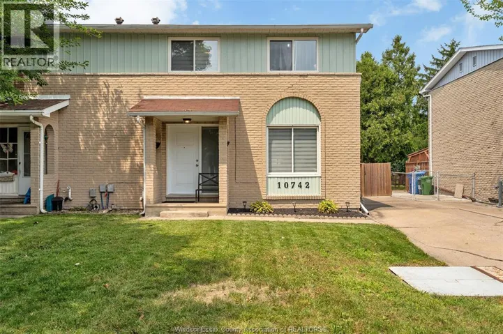 10742 ATWATER, Windsor, Ontario N8R1N6