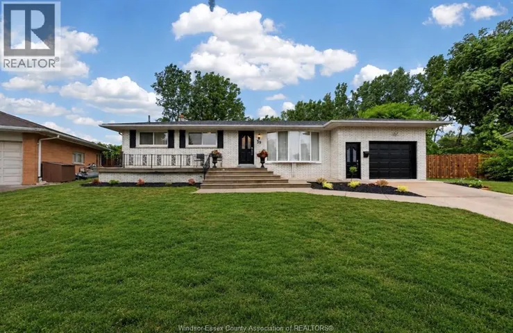 39 JOHNSON AVENUE, Leamington, Ontario N8H3T8