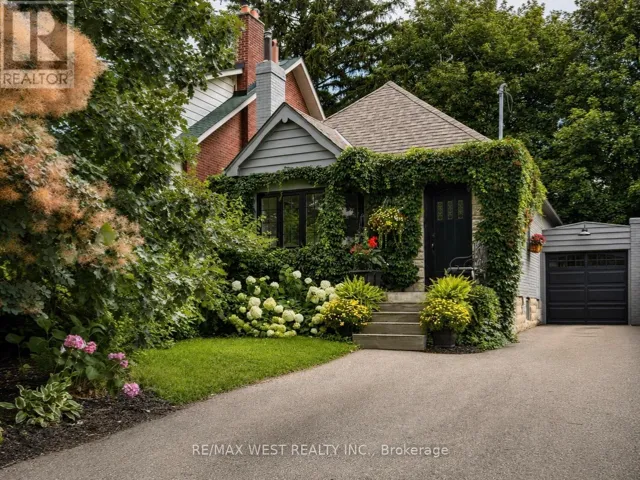 12 BRENTWOOD ROAD S, Toronto (Stonegate-Queensway), Ontario M8Z3N2