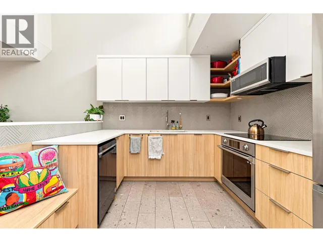 402 3401 CURLE AVENUE, Burnaby, British Columbia V5G4P4