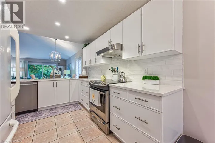 418 SANDBANKS Crescent, Waterloo, Ontario N2V2H2