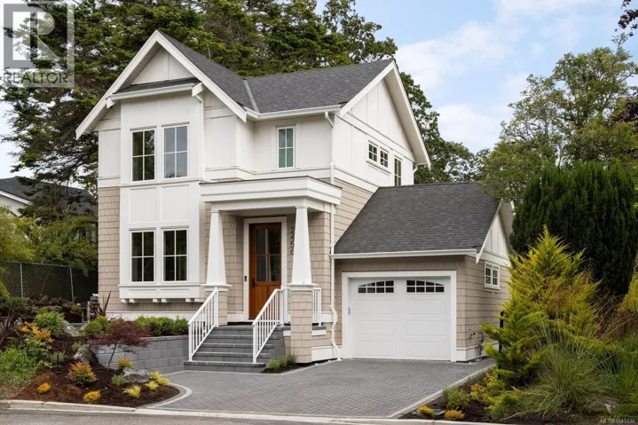2456 Plumer St, Oak Bay, British Columbia V8S2T8