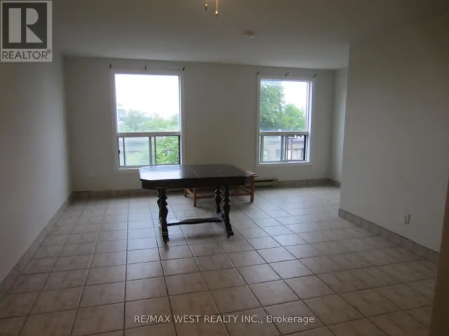 8 - 2965 ISLINGTON AVENUE, Toronto (Humber Summit), Ontario M9L2K8