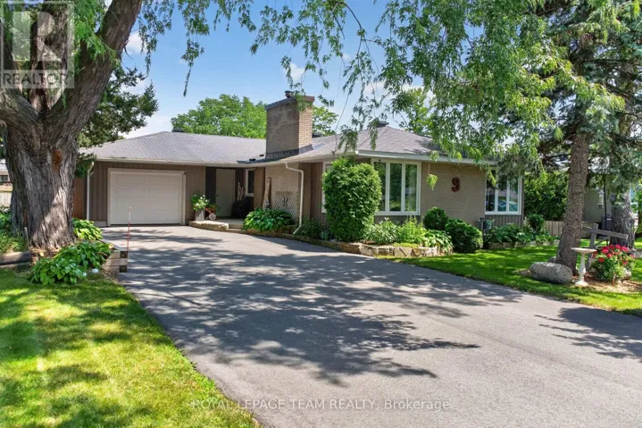 9 LAURENTIDE ROAD, Ottawa, Ontario K2H6T6
