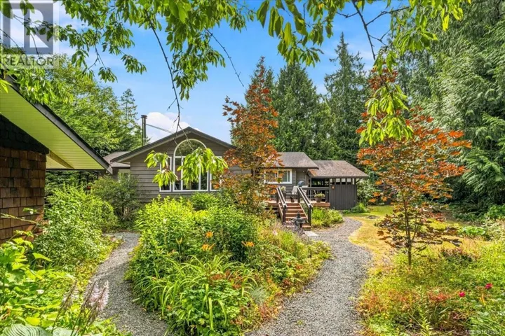 381 Dunsmuir Rd, Qualicum Beach, British Columbia V9K2A1