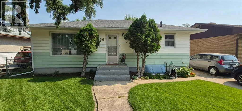 30 Cochran Drive NW, Medicine Hat, Alberta T1A6Y7