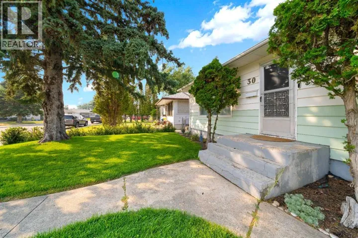 30 Cochran Drive NW, Medicine Hat, Alberta T1A6Y7