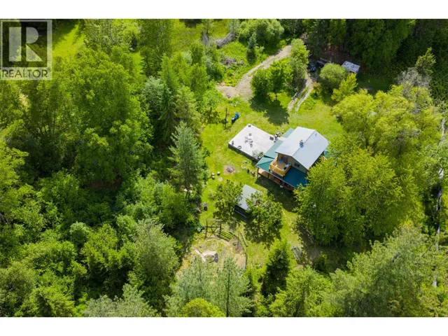 7010 PERRYS CEMETERY Road, Winlaw, British Columbia V0G2J0
