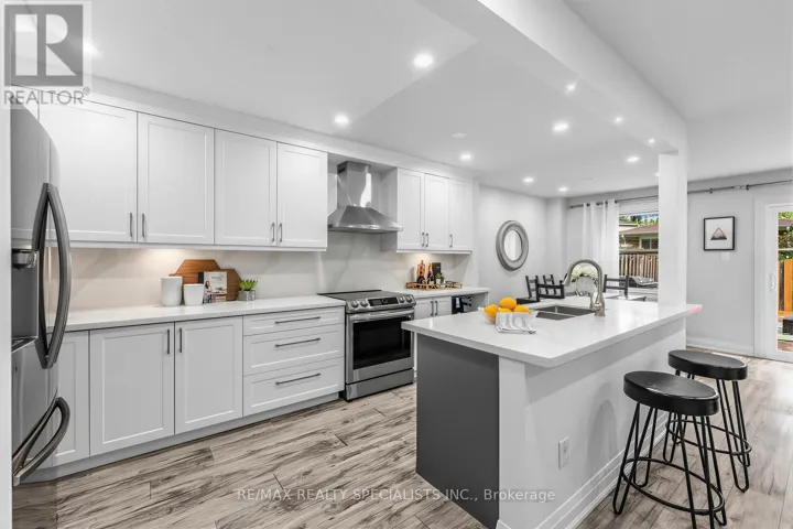 7 - 405 HYACINTHE BOULEVARD, Mississauga (Mississauga Valleys), Ontario L5A3N1