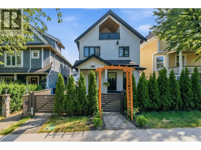 2 1826 E 2ND AVENUE, Vancouver, British Columbia V5N1E2