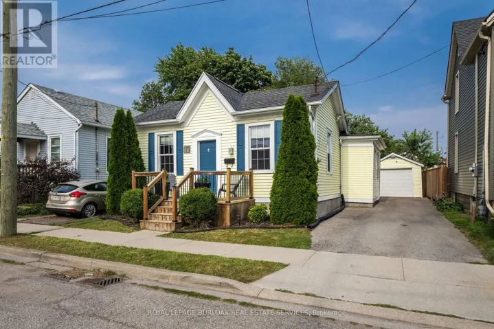36 WOODLAND AVENUE, St. Catharines (Downtown), Ontario L2R5A2